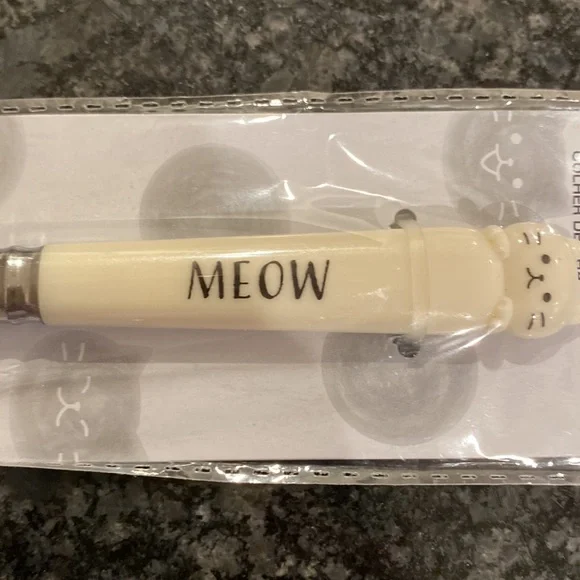 Daiso “meow” tea spoon - Picture 2 of 3